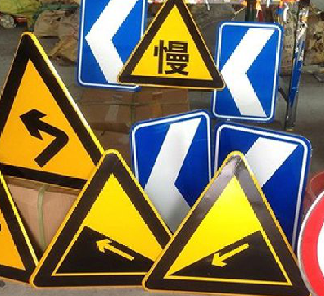 剑川标识标牌中颜色的确定是很重要的。